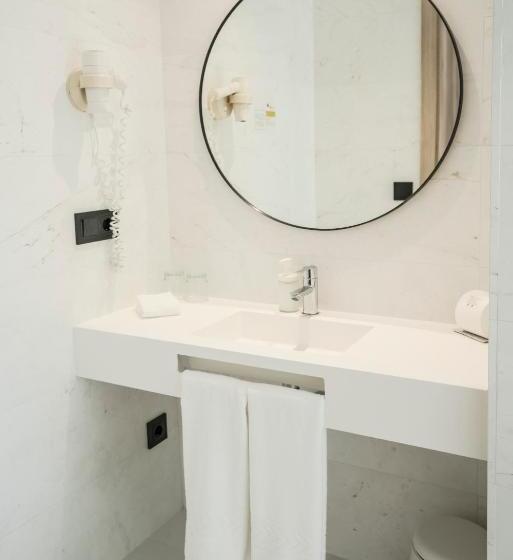 اتاق خانوادگی, Piramide