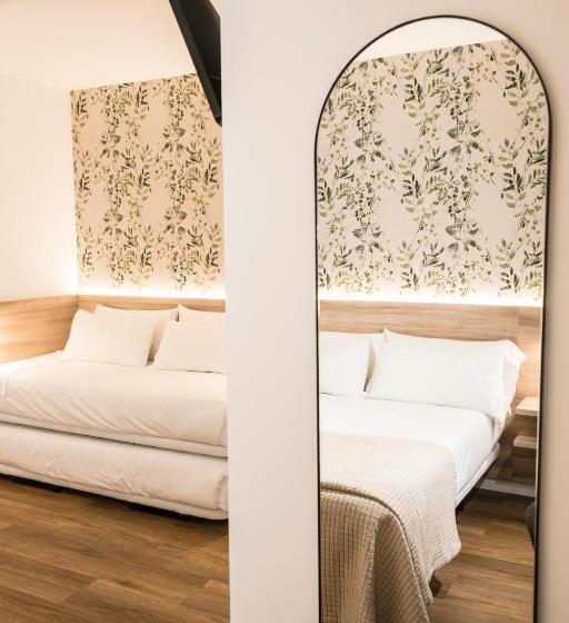 اتاق خانوادگی, Piramide