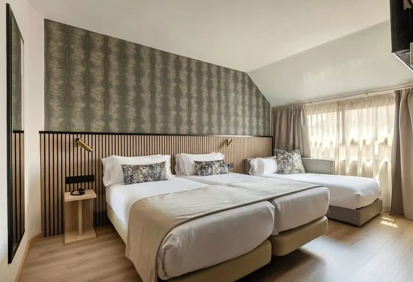 اتاق استاندارد سه نفره, Piramides