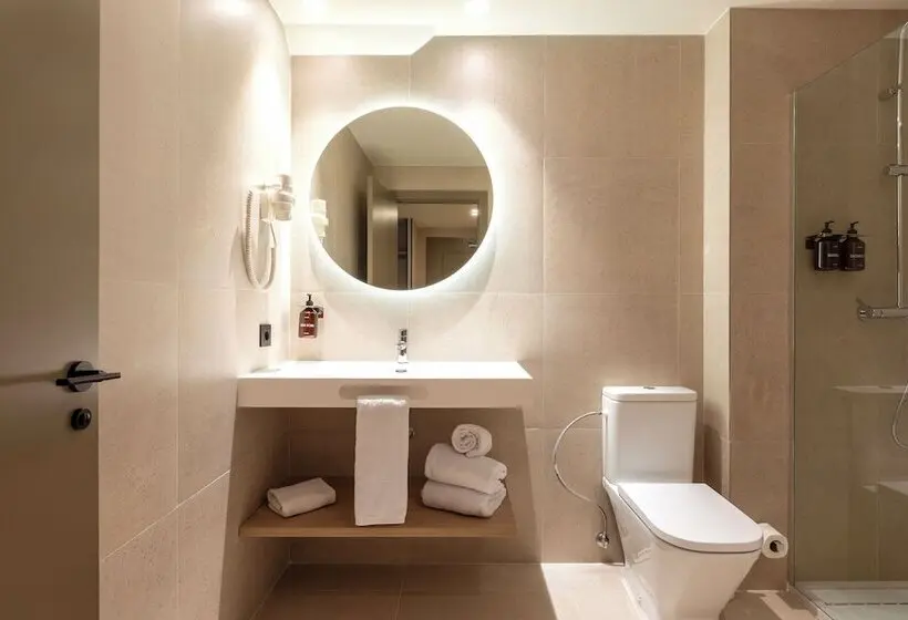 اتاق استاندارد سه نفره, Piramides