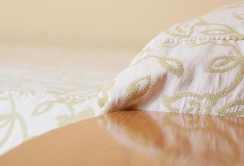 اتاق استاندارد یک نفره, Rusadir