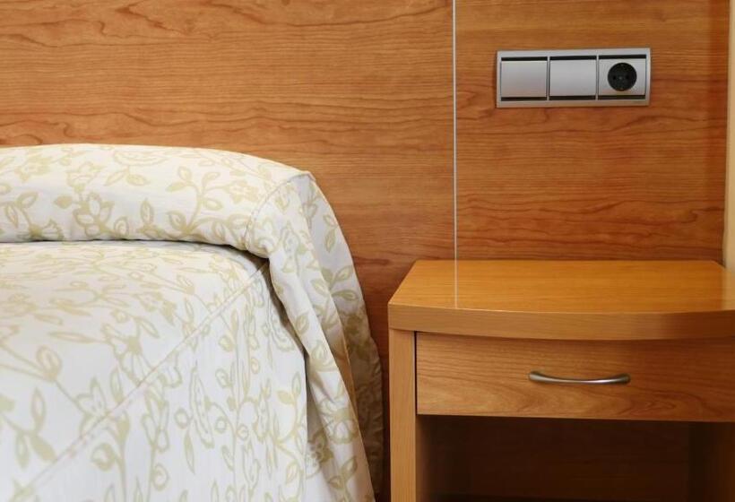 اتاق استاندارد یک نفره, Rusadir