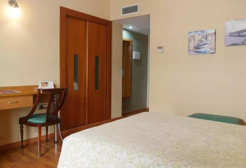 Habitación Estándar Individual, Rusadir