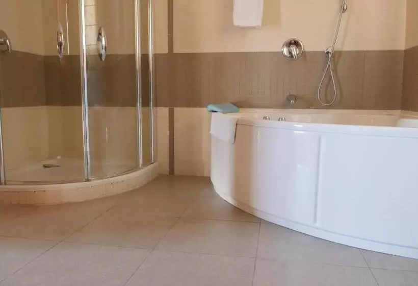Suite, Rusadir