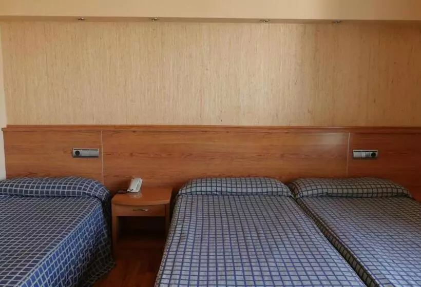 Habitación Triple Básica, Rusadir