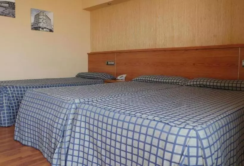 Habitación Triple Básica, Rusadir