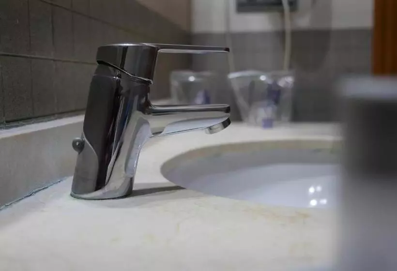 Habitación Triple Básica, Rusadir
