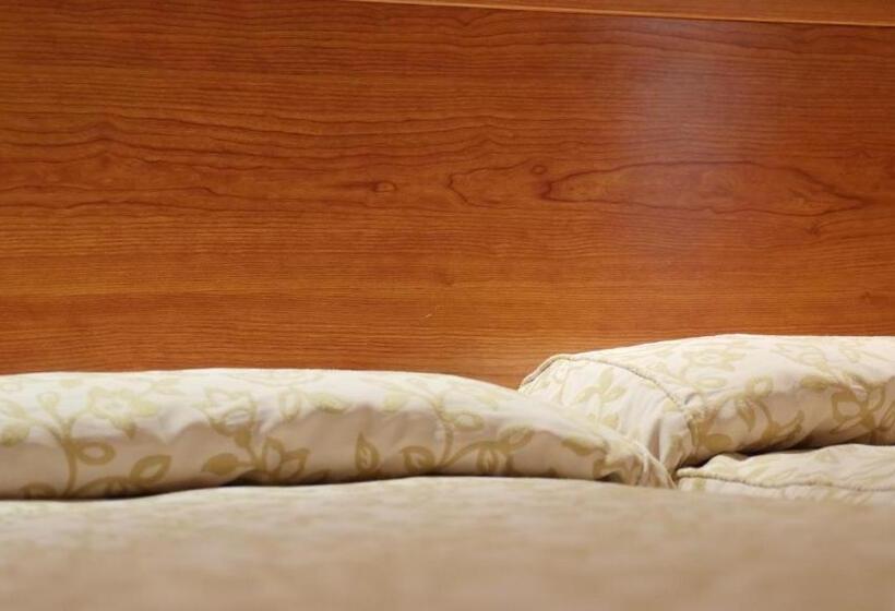 اتاق کلاسیک چهارنفره, Rusadir