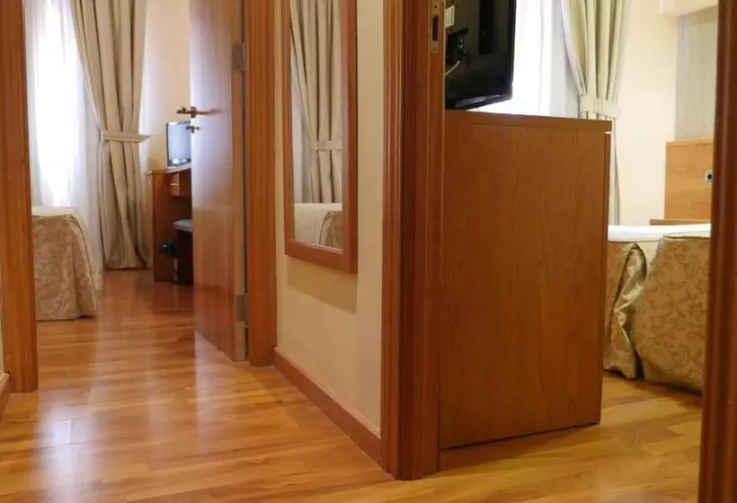 Habitación Cuádruple Clásica, Rusadir