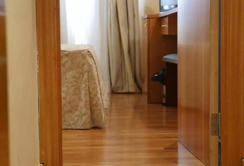 Habitación Cuádruple Clásica, Rusadir