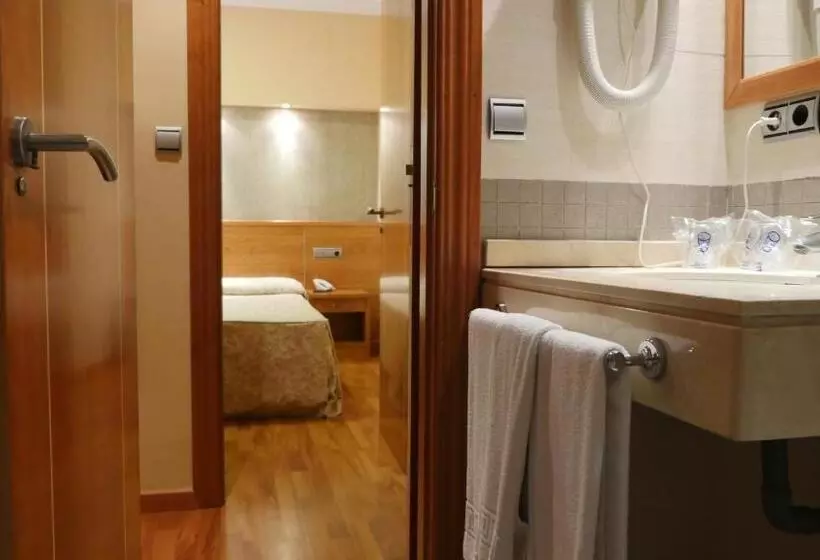 Habitación Cuádruple Clásica, Rusadir
