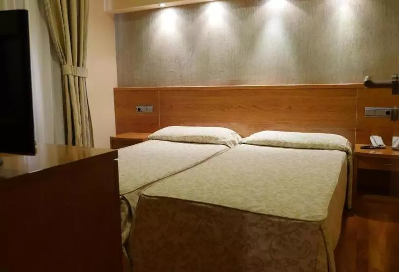 Habitación Cuádruple Clásica, Rusadir