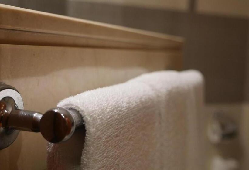 اتاق کلاسیک چهارنفره, Rusadir