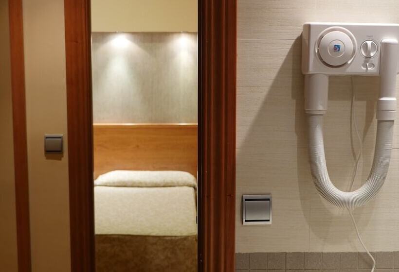 اتاق استاندارد, Rusadir