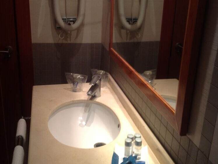 اتاق استاندارد, Rusadir