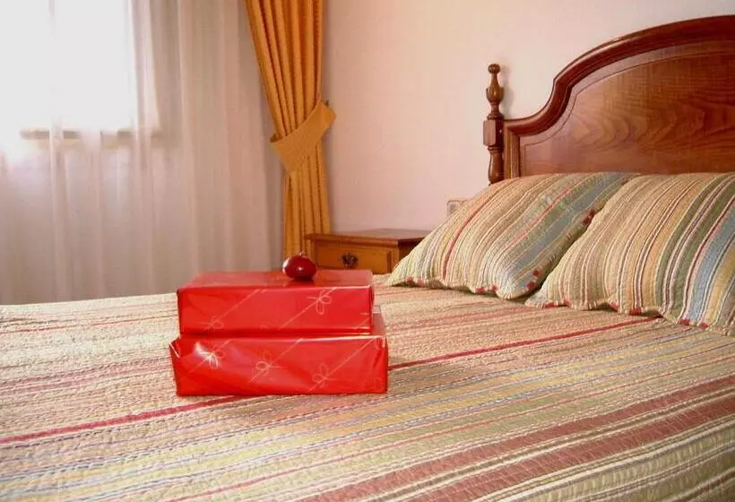 اتاق استاندارد سه نفره, Serantes