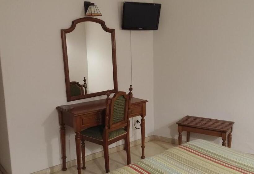 اتاق استاندارد سه نفره, Serantes