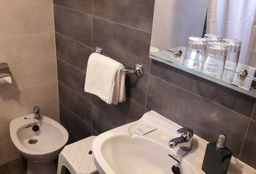 标准单人间, Torres Touriño