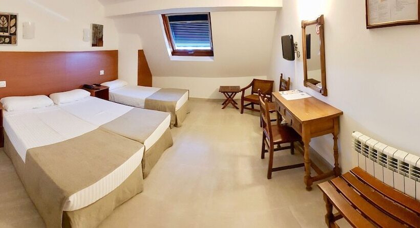 标准三人间, Torres Touriño