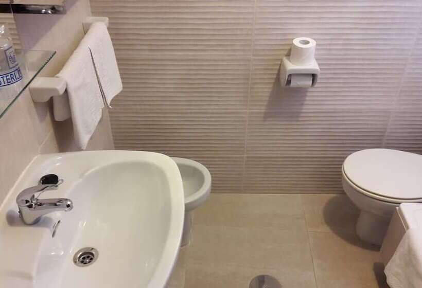 四人标准间, Torres Touriño