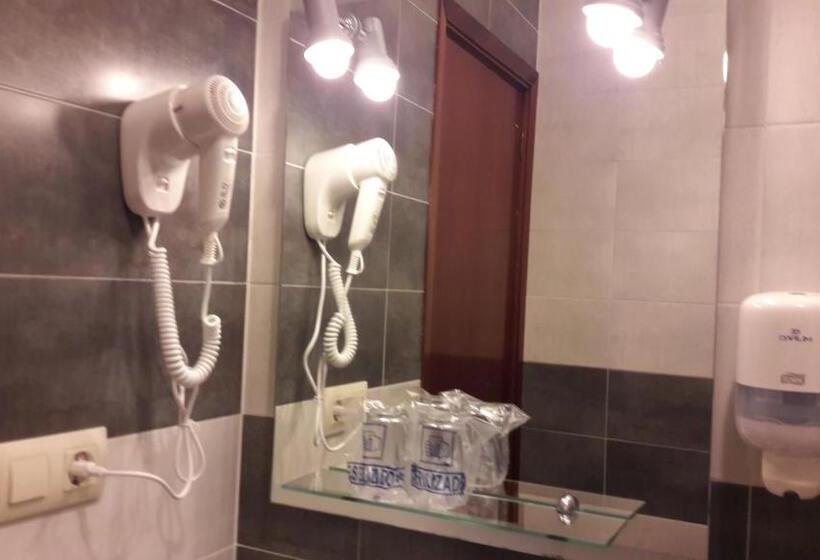 经济四人房间, Torres Touriño