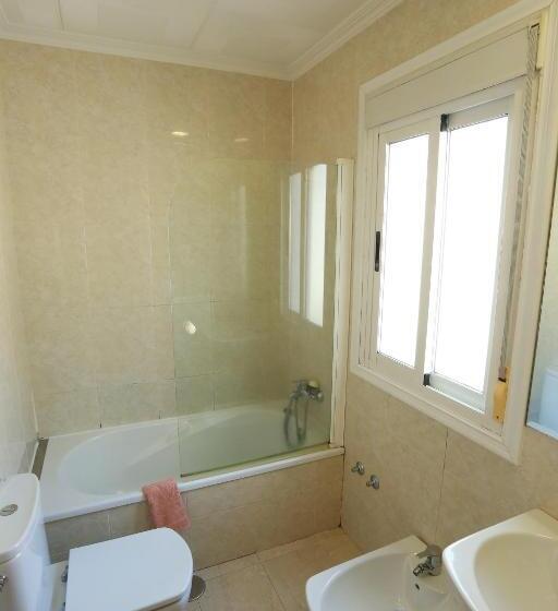 غرفة قياسية, Villa De Verín