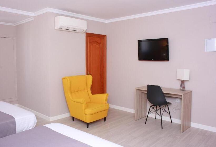 غرفة عائلية, Villa De Verín