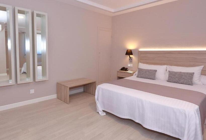 غرفة عائلية, Villa De Verín