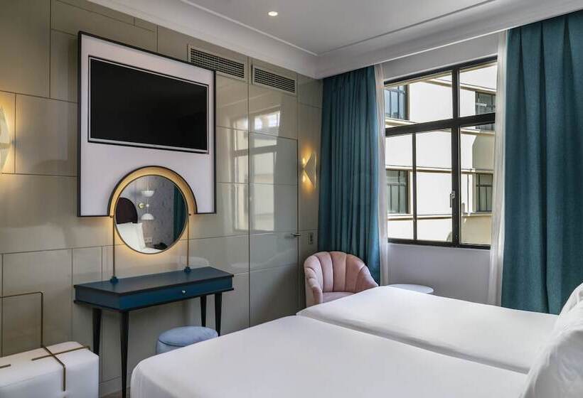 اتاق اکونومی, Vincci Capitol