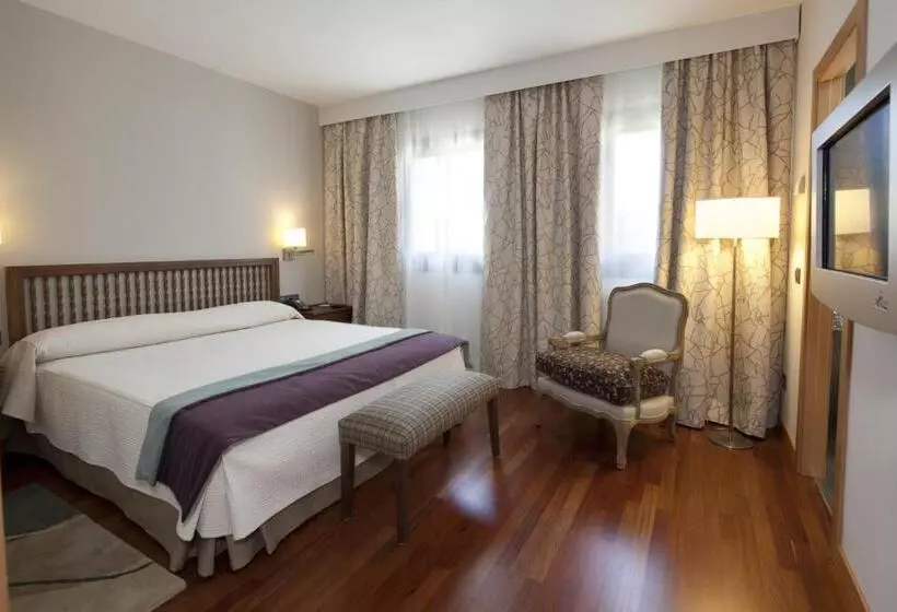 سوییت جونیور, Parador de Villafranca del Bierzo