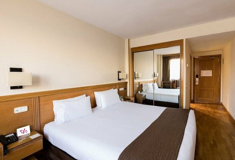 اتاق استاندارد سه نفره, Rafaelhoteles Piramides