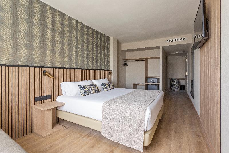 اتاق استاندارد سه نفره, Rafaelhoteles Piramides