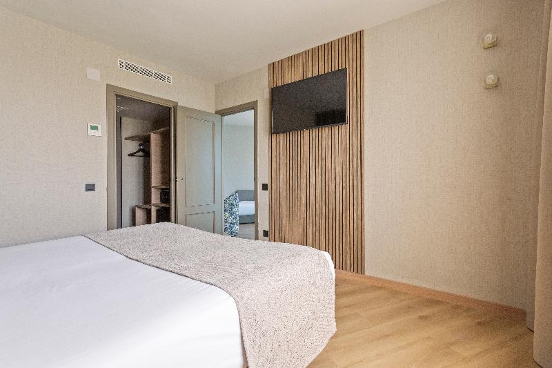 اتاق استاندارد چهار تخته, Rafaelhoteles Piramides