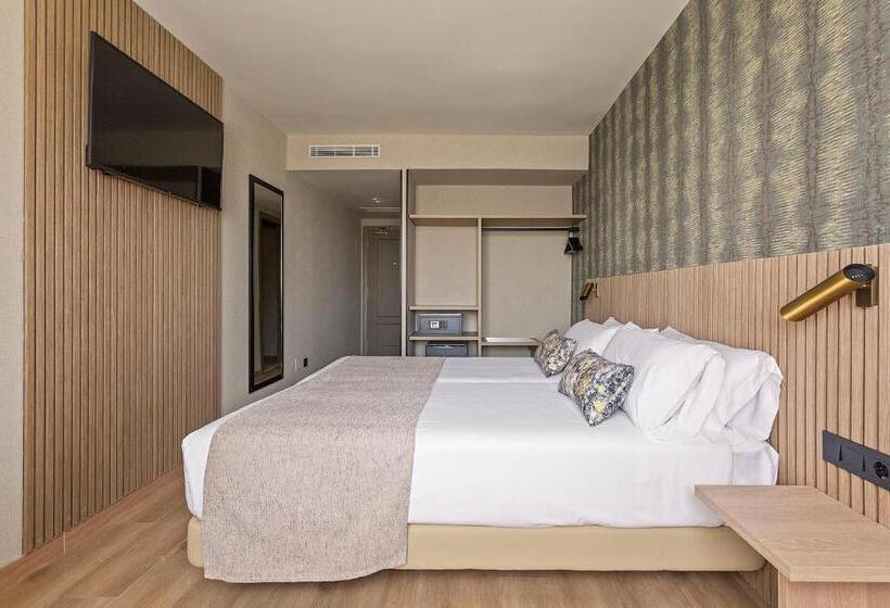 اتاق استاندارد سه نفره, Rafaelhoteles Piramides