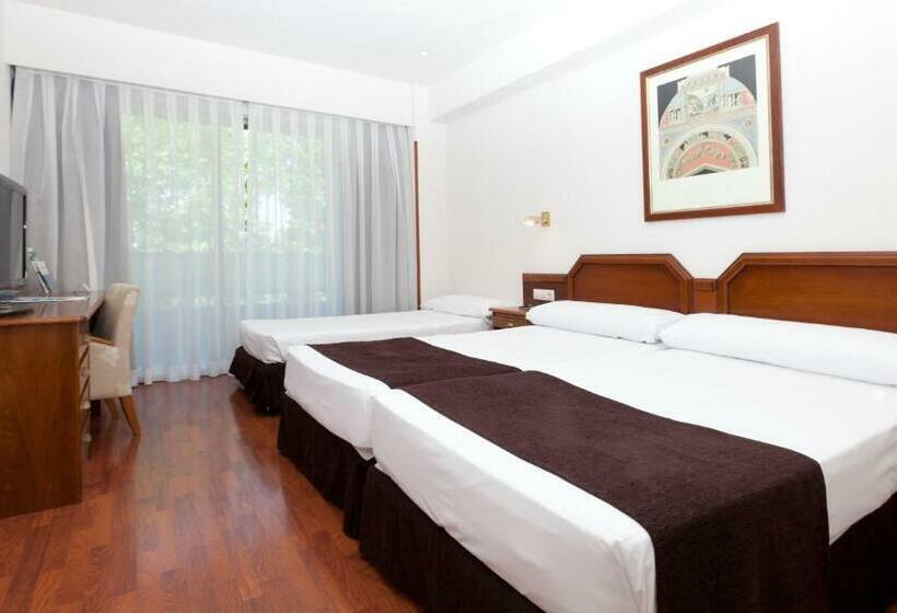 اتاق استاندارد سه نفره, Senator Barajas