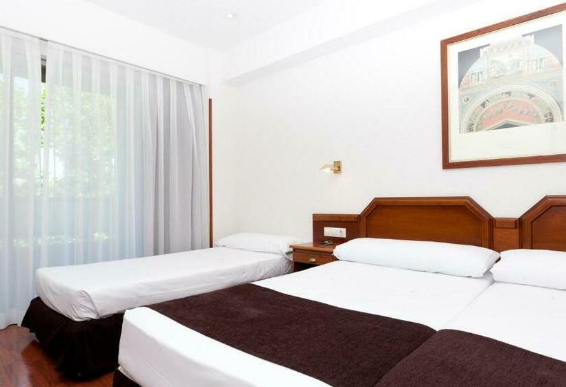 اتاق استاندارد سه نفره, Senator Barajas