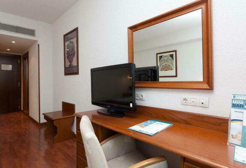 اتاق استاندارد سه نفره, Senator Barajas