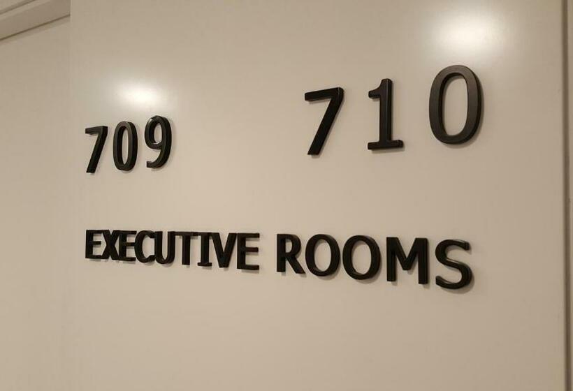 اتاق اجرایی, Senator Barajas