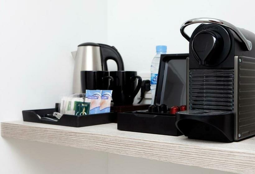 اتاق اجرایی, Senator Barajas