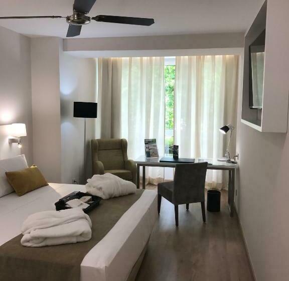 اتاق اجرایی, Senator Barajas