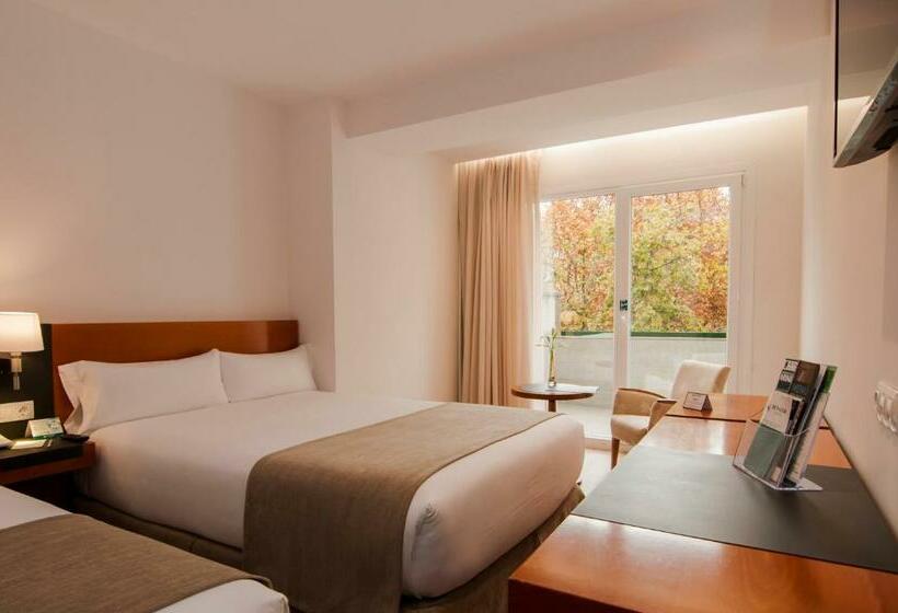 اتاق خانوادگی, Senator Barajas