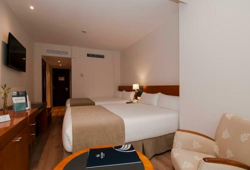 اتاق خانوادگی, Senator Barajas