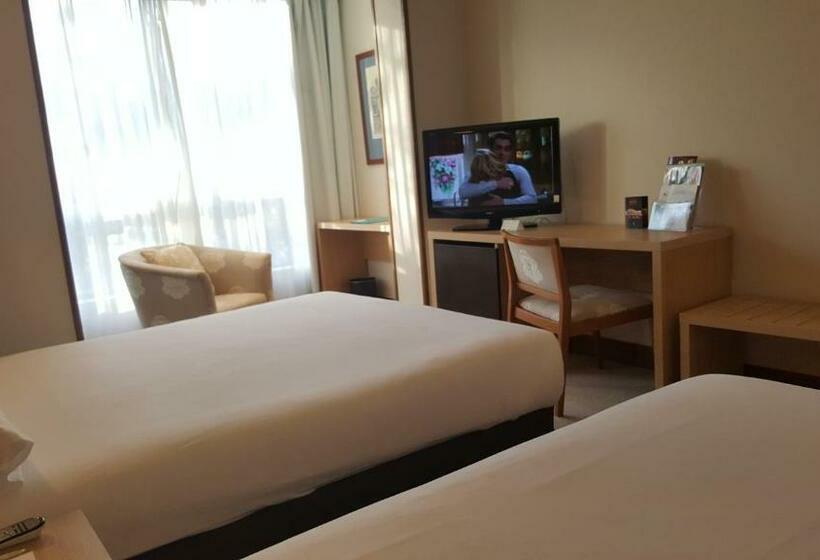 اتاق خانوادگی, Senator Barajas