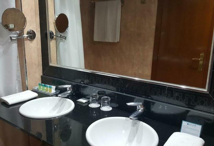 اتاق خانوادگی, Senator Barajas