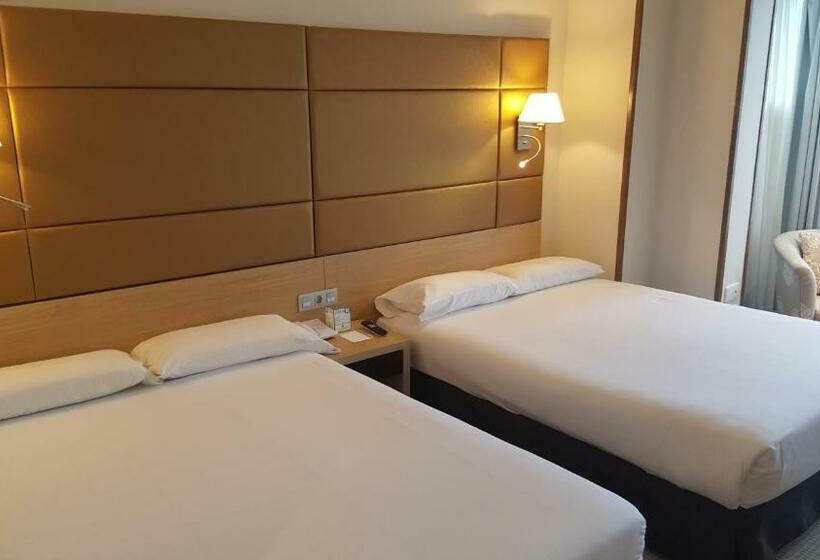 اتاق خانوادگی, Senator Barajas