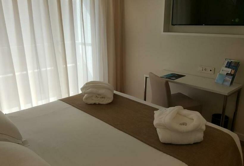 اتاق سوپریور, Senator Barajas