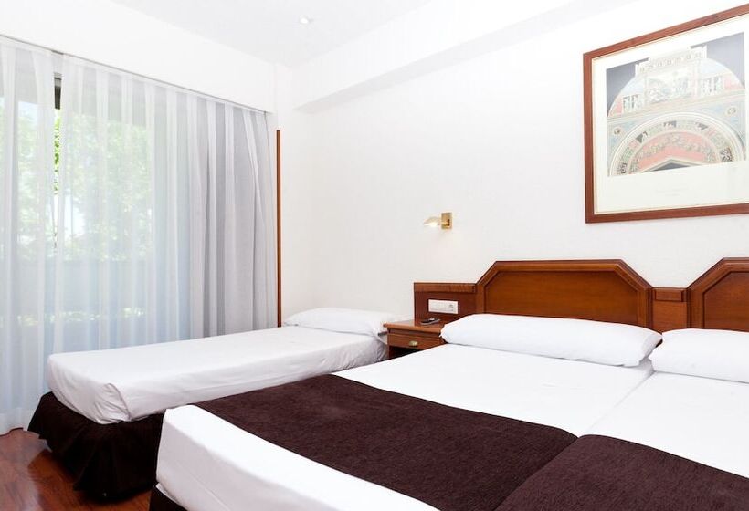 اتاق استاندارد سه نفره, Senator Barajas