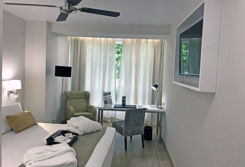 اتاق اجرایی, Senator Barajas