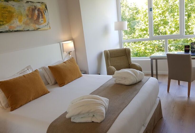 اتاق اجرایی, Senator Barajas