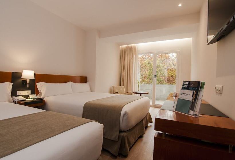 اتاق خانوادگی, Senator Barajas